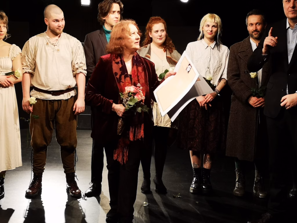 Prof. Janina Szarek-Münzberg erhält Preis des Internationalen Verbandes der Theaterkritiker (AICT)